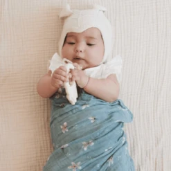 Cam Cam Copenhagen Bijtring Bloemen - Natural 9 Cam Cam Copenhagen Bijtring Bloemen - Natural -EXIT TOYS || Steiff || fehn Verkoopwinkel cam cam copenhagen bijtring bloemen natural a369669 3