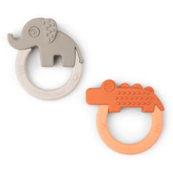 Done By Deer ™ Bijtring 2-Pack Deer Friends Papaya Sand -EXIT TOYS || Steiff || fehn Verkoopwinkel done by deer bijtring 2 pack deer friends papaya sand a403999 2