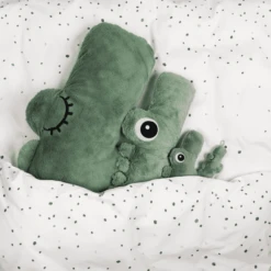 Done By Deer ™ Cuddly Toy Cuddle Friend Crocodile Croco, Groen -EXIT TOYS || Steiff || fehn Verkoopwinkel done by deer cuddly toy cuddle friend crocodile croco groen a302612 1