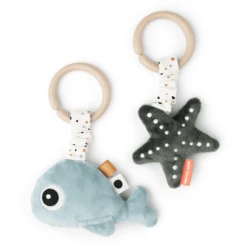 Done By Deer ™ Hangspeelgoed Wally Blauw 2 Stuks 8 Done By Deer ™ Hangspeelgoed Wally Blauw 2 Stuks -EXIT TOYS || Steiff || fehn Verkoopwinkel done by deer hangspeelgoed wally blauw 2 stuks a404131 2