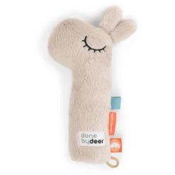 Done By Deer ™ Rammelaar Piepende Grijper Lalee Sand -EXIT TOYS || Steiff || fehn Verkoopwinkel done by deer rammelaar piepende grijper lalee sand a373496 2