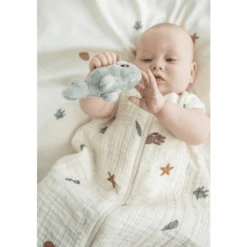 Done By Deer ™ Rammelaar Wally Blue -EXIT TOYS || Steiff || fehn Verkoopwinkel done by deer rammelaar wally blue a332306 4