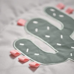 Done By Deer ™ Zintuiglijke Speeldeken Hert Friends Sand -EXIT TOYS || Steiff || fehn Verkoopwinkel done by deer zintuiglijke speeldeken hert friends sand a337926 1