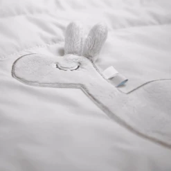 Done By Deer ™ Zintuiglijke Speeldeken Hert Friends Sand -EXIT TOYS || Steiff || fehn Verkoopwinkel done by deer zintuiglijke speeldeken hert friends sand a337926 2