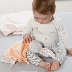 Fehn Deluxe Knuffeldoek Konijn -EXIT TOYS || Steiff || fehn Verkoopwinkel fehn deluxe knuffeldoek konijn a246922 1