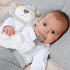 Fehn ® Knuffeldoek Lion Deluxe Fehn NATURE -EXIT TOYS || Steiff || fehn Verkoopwinkel fehn knuffeldoek lion deluxe fehn nature a295823 1