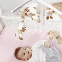 FEHN Muziek-Mobile Hond, Eend, Teddy - Rainbow -EXIT TOYS || Steiff || fehn Verkoopwinkel fehn muziek mobile hond eend teddy rainbow a123226 2