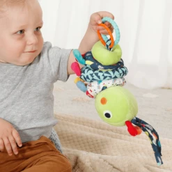 Fehn ® Muziekdoos Rups COLOR Friends -EXIT TOYS || Steiff || fehn Verkoopwinkel fehn muziekdoos rups color friends a295620 4