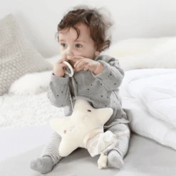 FEHN Muziekdoos Ster Met Muts - Baby Love -EXIT TOYS || Steiff || fehn Verkoopwinkel fehn muziekdoos ster met muts baby love a134074 3