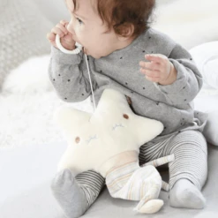 FEHN Muziekdoos Ster Met Muts - Baby Love -EXIT TOYS || Steiff || fehn Verkoopwinkel fehn muziekdoos ster met muts baby love a134074 4