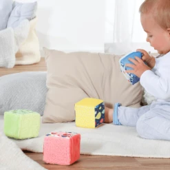 Fehn ® Set Van 4 Kubussen COLOR Friends -EXIT TOYS || Steiff || fehn Verkoopwinkel fehn set van 4 kubussen color friends a295699 4