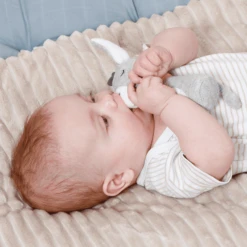 Fehn ® Stick Rammelaar Ezel Fehn NATURE 11 Fehn ® Stick Rammelaar Ezel Fehn NATURE -EXIT TOYS || Steiff || fehn Verkoopwinkel fehn stick rammelaar ezel fehn nature a363262 4