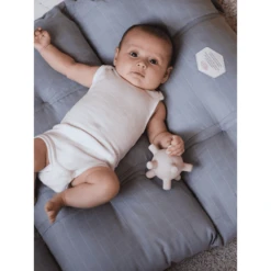 Filibabba Baby Sense Bal Light Lavendel -EXIT TOYS || Steiff || fehn Verkoopwinkel filibabba baby sense bal light lavendel a333372 4