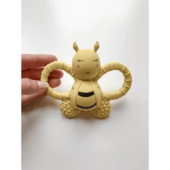 Filibabba Bijtring Bella De Bij Natuurlijk Rubber - Bleke Banaan -EXIT TOYS || Steiff || fehn Verkoopwinkel filibabba bijtring bella de bij natuurlijk rubber bleke banaan a333558 4