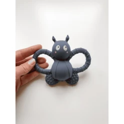 Filibabba Bijtring Felix The Fly Natuurlijk Rubber - Muddly Blue -EXIT TOYS || Steiff || fehn Verkoopwinkel filibabba bijtring felix the fly natuurlijk rubber muddly blue a333556 2