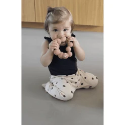 Filibabba Bijtring Lily De Larve - Peach -EXIT TOYS || Steiff || fehn Verkoopwinkel filibabba bijtring lily de larve peach a333548 1