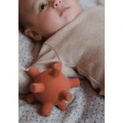 Filibabba Motorische Bal Baby Sense Bal Roest -EXIT TOYS || Steiff || fehn Verkoopwinkel filibabba motorische bal baby sense bal roest a333367 3