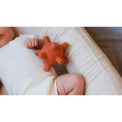 Filibabba Motorische Bal Baby Sense Bal Roest -EXIT TOYS || Steiff || fehn Verkoopwinkel filibabba motorische bal baby sense bal roest a333367 4