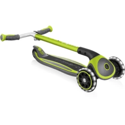 GLOBBER MASTER LIGHT S Limoengroen, Met Verlichte Wielen -EXIT TOYS || Steiff || fehn Verkoopwinkel globber master light s limoengroen met verlichte wielen a353373 3