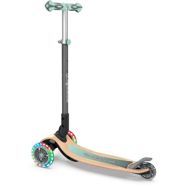 GLOBBER Primo Met Verlichte Wielen En Houten Dek, Pastelgroen 5 GLOBBER Primo Met Verlichte Wielen En Houten Dek, Pastelgroen - Image 3