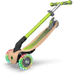 GLOBBER PRIMO Scoot Er Opvouwbaar Hout, Groen -EXIT TOYS || Steiff || fehn Verkoopwinkel globber primo scoot er opvouwbaar hout groen a303738 4