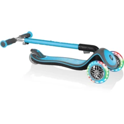 GLOBBER Scoot Er ELITE Deluxe Verlichte Wielen, Hemelsblauw -EXIT TOYS || Steiff || fehn Verkoopwinkel globber scoot er elite deluxe verlichte wielen hemelsblauw a303772 4