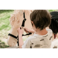 Helga Kreft "Halster Voor Tuinpaarden, Zwart." -EXIT TOYS || Steiff || fehn Verkoopwinkel helga kreft halster voor tuinpaarden zwart a276908 1