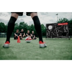 HUDORA ® Voetbaldoelpuntencoach - Kicker-Editie - Wedstrijdschema -EXIT TOYS || Steiff || fehn Verkoopwinkel hudora voetbaldoelpuntencoach kicker editie wedstrijdschema a287951 3