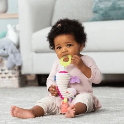 Infantino Knuffeldier Eenhoorn Met Bel 9 Infantino Knuffeldier Eenhoorn Met Bel -EXIT TOYS || Steiff || fehn Verkoopwinkel infantino knuffeldier eenhoorn met bel a302193 3