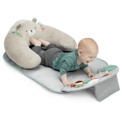 Ingenuity Cozy Prop™ 4-i-1 Activiteitendeken - Nate™ -EXIT TOYS || Steiff || fehn Verkoopwinkel ingenuity cozy prop 4 i 1 activiteitendeken nate a379937 2