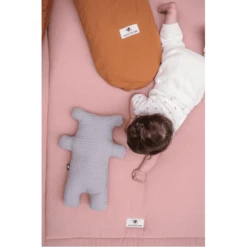 JULIUS ZÖLLNER Knuffelbeer Wafelpiqué Blush -EXIT TOYS || Steiff || fehn Verkoopwinkel julius zoellner knuffelbeer wafelpique blush a388657 4