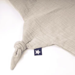 JULIUS ZÖLLNER Knuffeldoek Mousseline Sand -EXIT TOYS || Steiff || fehn Verkoopwinkel julius zoellner knuffeldoek mousseline sand a388685 1