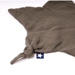 JULIUS ZÖLLNER Snuifdoek Mousseline Nougat -EXIT TOYS || Steiff || fehn Verkoopwinkel julius zoellner snuifdoek mousseline nougat a388686 1