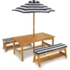 Kidkraft® Kinder Tuintafelset Met Bankjes, Kussens En Parasol, Blauw Met Witte Strepen -EXIT TOYS || Steiff || fehn Verkoopwinkel kidkraft kinder tuintafelset met bankjes kussens en parasol blauw met witte strepen a217906