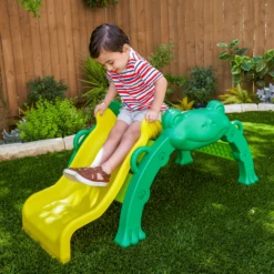 Kidkraft ® Klimmende Glijbaan Springende Kikker -EXIT TOYS || Steiff || fehn Verkoopwinkel kidkraft klimmende glijbaan springende kikker a312833 4