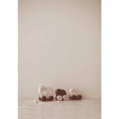 Kids Concept ® Pull-along Dier Mammoet Familie -EXIT TOYS || Steiff || fehn Verkoopwinkel kids concept pull along dier mammoet familie a309133 2