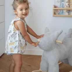 Label Label - Schommelhond - Grijs -EXIT TOYS || Steiff || fehn Verkoopwinkel label label schommelhond grijs a394320 2