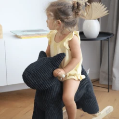 Label Label - Schommelhond - Zwart 9 Label Label - Schommelhond - Zwart -EXIT TOYS || Steiff || fehn Verkoopwinkel label label schommelhond zwart a394323 2