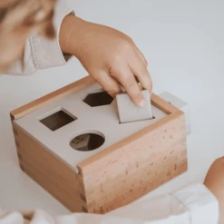 Label Label - Vormensorteerdoos - Nougat 10 Label Label - Vormensorteerdoos - Nougat -EXIT TOYS || Steiff || fehn Verkoopwinkel label label vormensorteerdoos nougat a394300 3