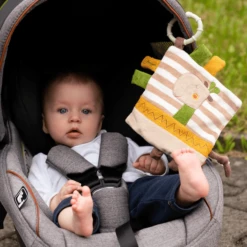 Fehn Loopy & Lotta Knetterdoek Giraf Met Ring -EXIT TOYS || Steiff || fehn Verkoopwinkel loopy lotta knetterdoek giraf met ring a273659 4