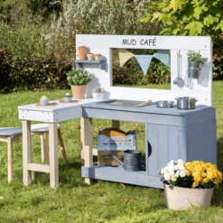 MUDDY BUDDY Speelkeuken Voor Buiten "Mud Café" Wit-wolkgrijs -EXIT TOYS || Steiff || fehn Verkoopwinkel muddy buddy speelkeuken voor buiten mud cafe wit wolkgrijs a412715 1
