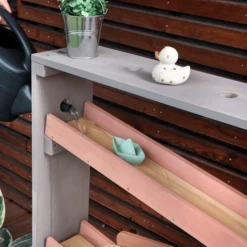 MUDDY BUDDY Waterbaan "Aqua Tower" Warm Grijs-poederroze -EXIT TOYS || Steiff || fehn Verkoopwinkel muddy buddy waterbaan aqua tower warm grijs poederroze a412720 3