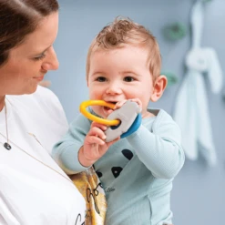 Nattou Bijtring Beer & Eend Oker -EXIT TOYS || Steiff || fehn Verkoopwinkel nattou bijtring beer amp eend oker a309736 2