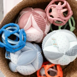 Nattou Lapidou Bal Met Activiteiten Groen -EXIT TOYS || Steiff || fehn Verkoopwinkel nattou lapidou bal met activiteiten groen a296391 2