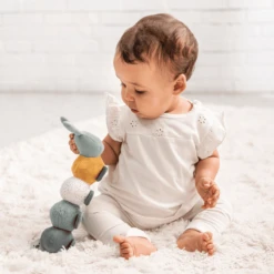 Nattou Lapidou Rups Met Activiteiten Lichtgroen -EXIT TOYS || Steiff || fehn Verkoopwinkel nattou lapidou rups met activiteiten lichtgroen a353415 1