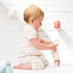 Nattou Lapidou Rups Met Activiteiten Roze -EXIT TOYS || Steiff || fehn Verkoopwinkel nattou lapidou rups met activiteiten roze a296275 3