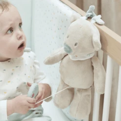 Nattou Romeo, Jules & Sally Muziekdoos Beer -EXIT TOYS || Steiff || fehn Verkoopwinkel nattou romeo jules amp sally muziekdoos beer a391001 4