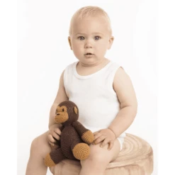 NatureZoo Of Denmark Knuffeldier Aap Gehaakt Donkerbruin -EXIT TOYS || Steiff || fehn Verkoopwinkel naturezoo of denmark knuffeldier aap gehaakt donkerbruin a275823 3