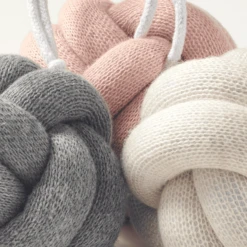 Nordic Coast Company Baby Gym Knoopset, Roze-Grijs-Natuurlijk -EXIT TOYS || Steiff || fehn Verkoopwinkel nordic coast company baby gym knoopset roze grijs natuurlijk a399004 2