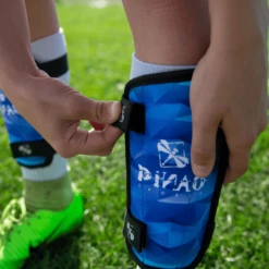 PiNAO Sport Voetbal Scheenbeschermers -EXIT TOYS || Steiff || fehn Verkoopwinkel pinao sport voetbal scheenbeschermers a303435 4